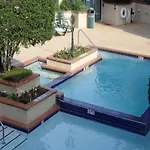 Econo Lodge Inn And Suites Arlington