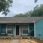 *3 Blocks From At&T Stadium* 2 Bedroom-Sleeps 6