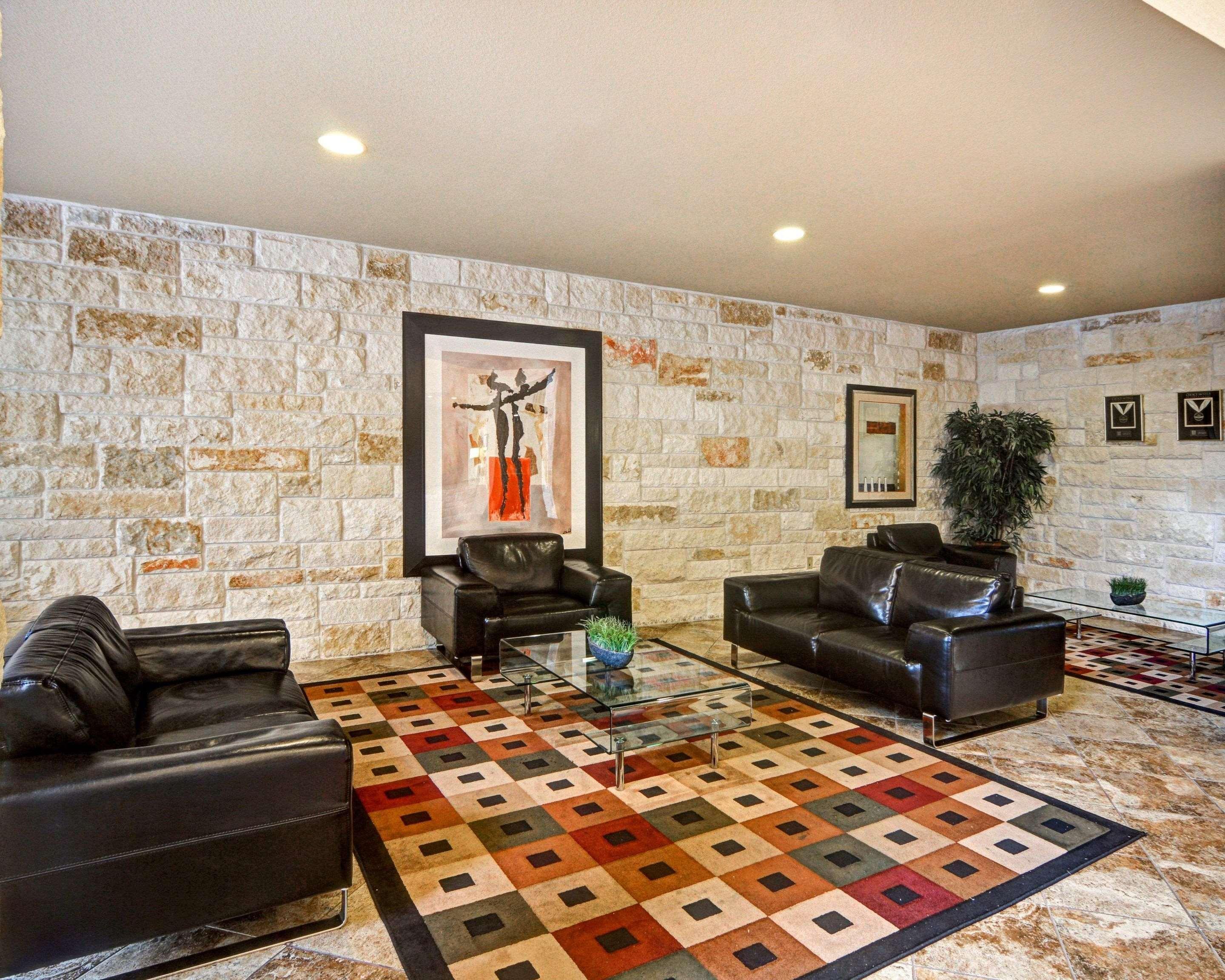 Comfort - Entertainment District Hotel 3*