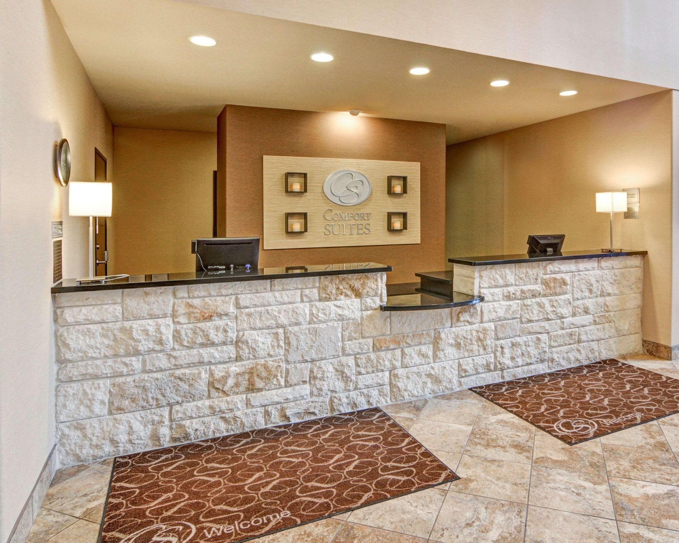 Comfort - Entertainment District Hotel 3*