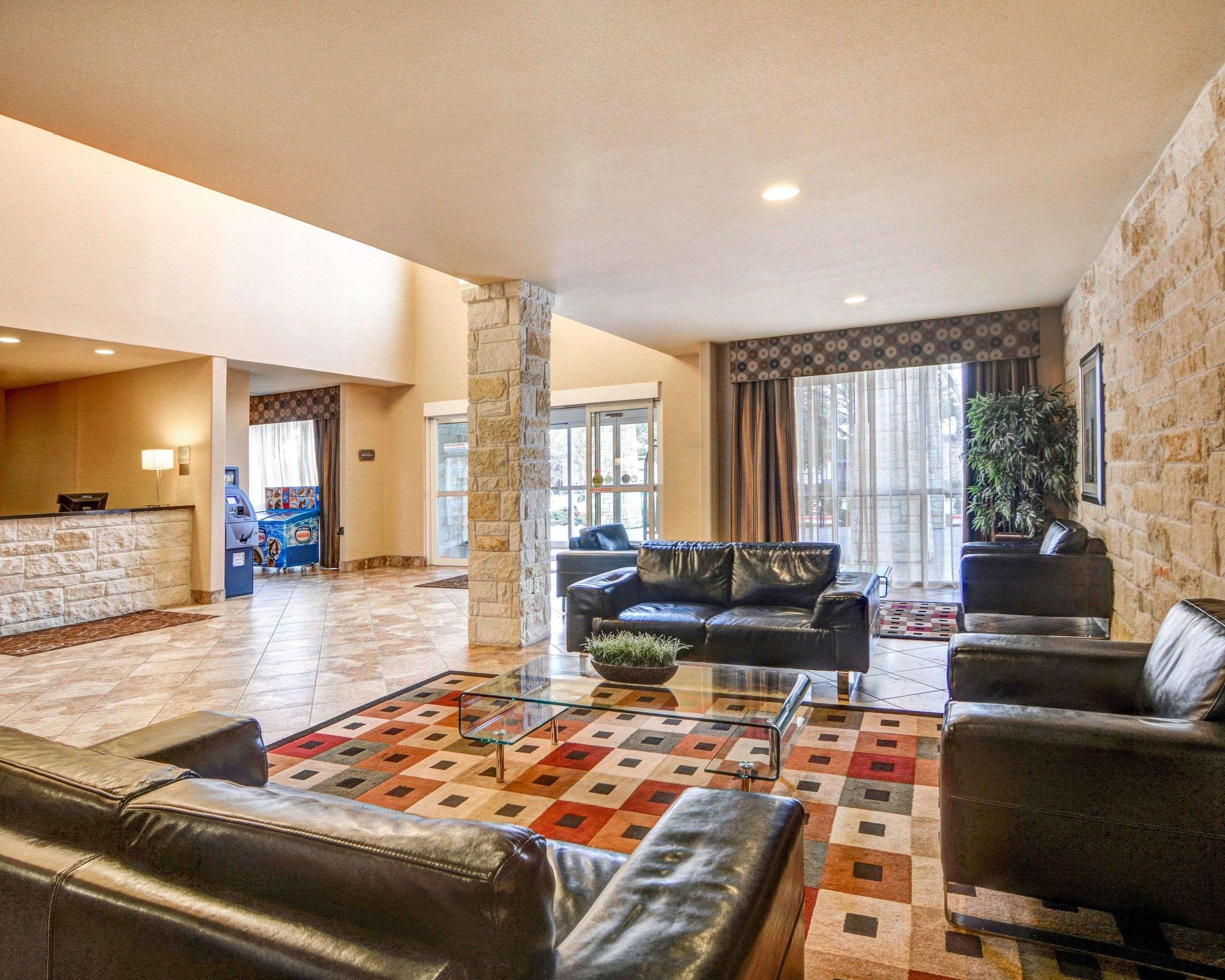 Comfort - Entertainment District 3* Arlington