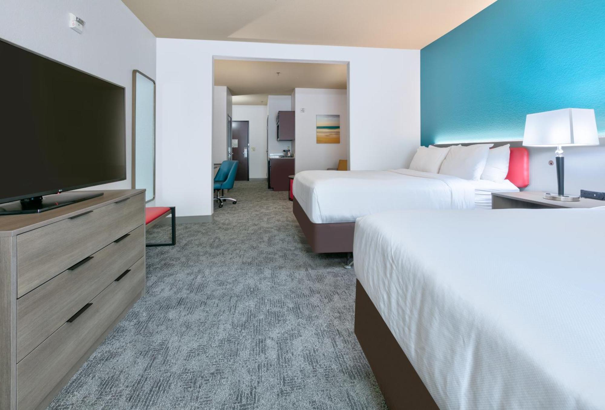Comfort - Entertainment District Hotel