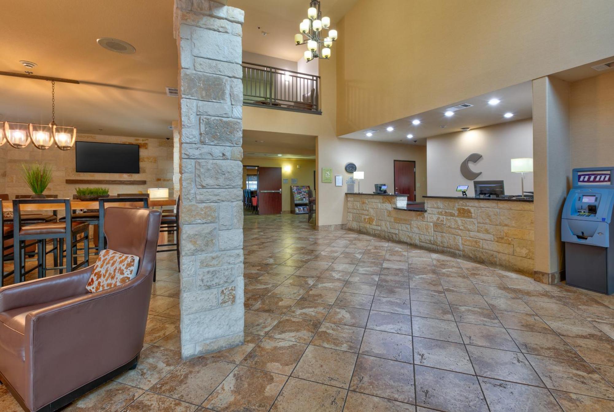 Comfort - Entertainment District Hotel 3*