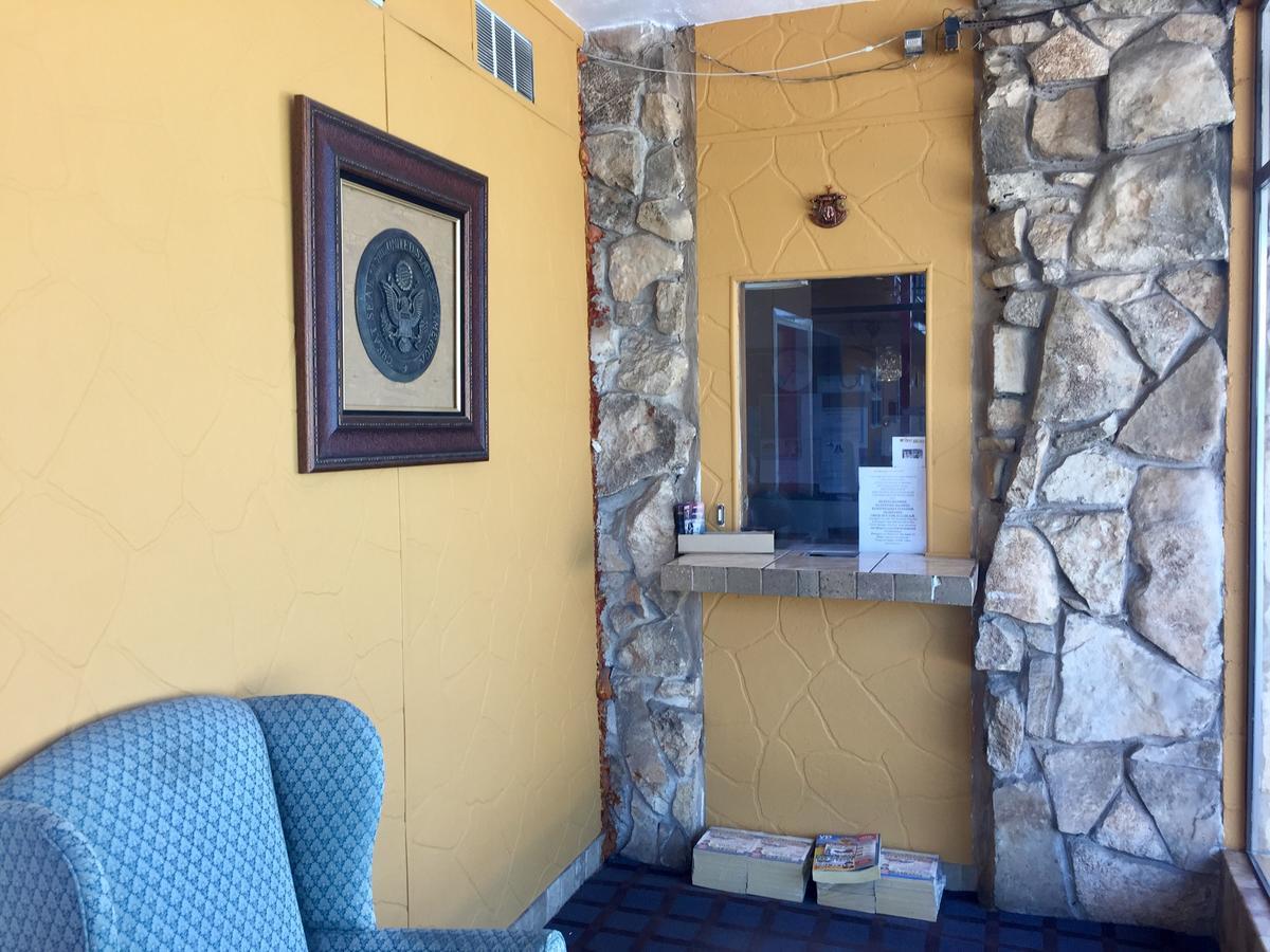 Motel Oasis *