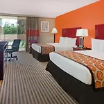 Howard Johnson By Wyndham Arlington Ballpark / Six Flags