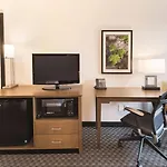 La Quinta By Wyndham Arlington North 6 Flags Dr