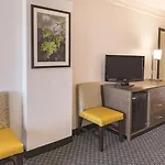 La Quinta By Wyndham Arlington North 6 Flags Dr