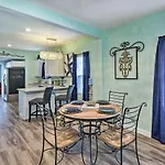 Arlington Elm Cottage With Fenced Yard And Patios!