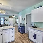 Arlington Elm Cottage With Fenced Yard And Patios!