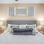King Bed Wifi Washer Dryer 4K Tvs Pets Allowed