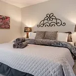 Stylish 1Br Apartment Steps Away From At&T Stadium