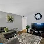 Chic 3Br Apt Near At&T Stadium With Pool + Parking