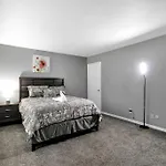 Chic 3Br Apt Near At&T Stadium With Pool + Parking