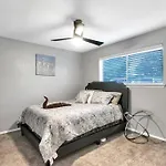 Chic 3Br Apt Near At&T Stadium With Pool + Parking