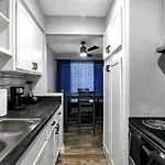 Chic 3Br Apt Near At&T Stadium With Pool + Parking