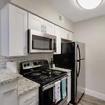 Modern Cozy City Retreat! Your Home Away From Home