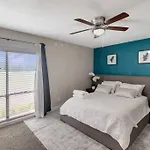 Modern Cozy City Retreat! Your Home Away From Home
