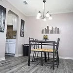 Comfy Two-Bedroom Apartment In Arlington