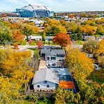 Pickleball Court - Walk To At&T Stadium, Globe Life, Six Flags, Texas Live! & More