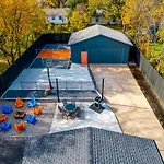 Pickleball Court - Walk To At&T Stadium, Globe Life, Six Flags, Texas Live! & More