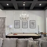 Luxury Gameroom/Basketball Hoop