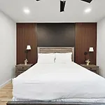 New 2B Townhome Near At&T Global Life 6Flag