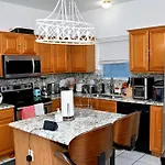 Spacious 4-Bedroom House With Ac, Wi-Fi Superb In The Heart Of Arlington, Tx!