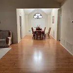 Comfy 3-Bedroom Home In Arlington
