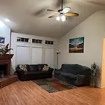 Comfy 3-Bedroom Home In Arlington