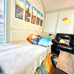 1 Story Funhome With Games, Smart Tv, Near At&T Stadium, Globe Life, Six Flags, Dfw Airport