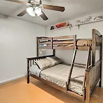 Spacious Home With Deck About 2 Mi To Lake Arlington!