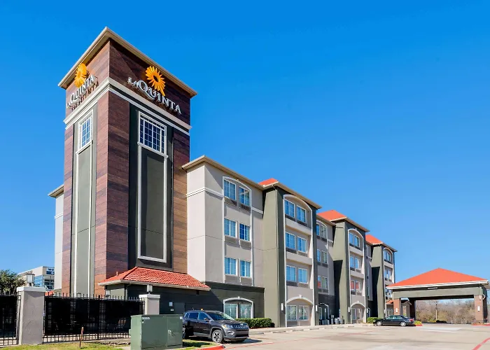 La Quinta Inn & Suites by Wyndham Fort Worth Eastchase