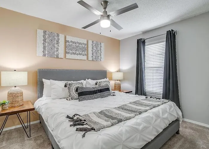 King Bed Wifi Washer Dryer 4K Tvs Pets Allowed