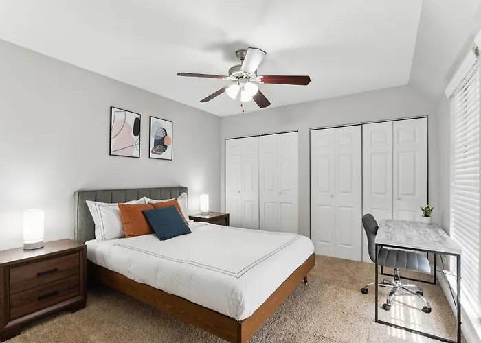 Stratton 309-G I Spacious 2 Bed 15 Bath