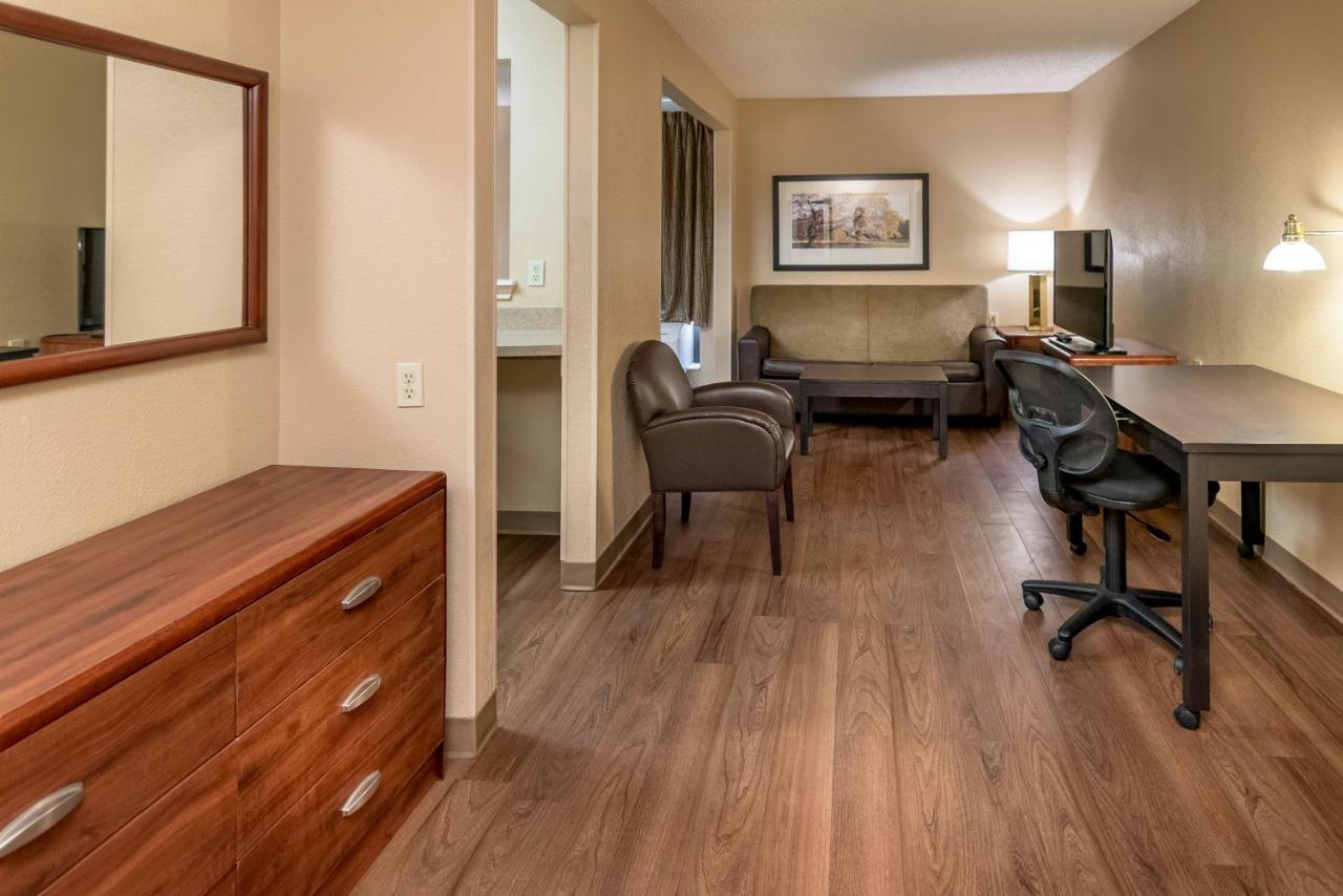 Extended America - - Six Flags Hotel 2*