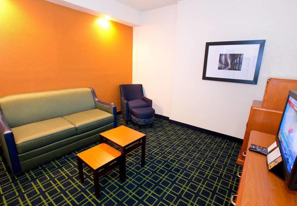 Fairfield Near Six Flags Hotel 3*