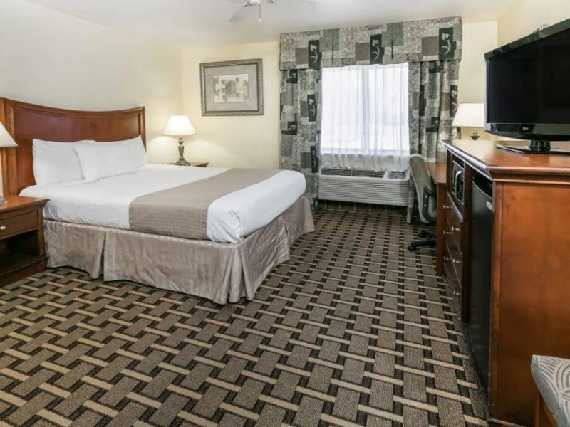 Baymont By Wyndham At Six Flags Dr