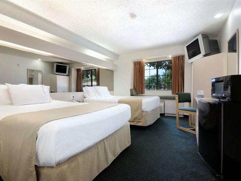 Hotel Travelodge By Wyndham Arlington/dallas Area 2*