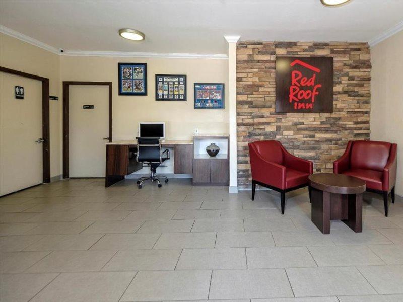 Red Roof - Entertainment District Motel 2*