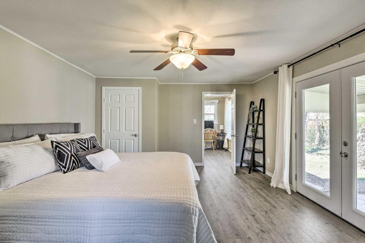 Downtown About 1 Mi To At And T Stadium! Holiday home Arlington