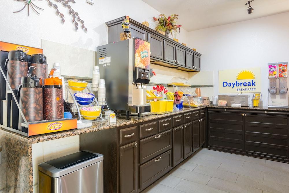 Days By Wyndham Hotel 2*
