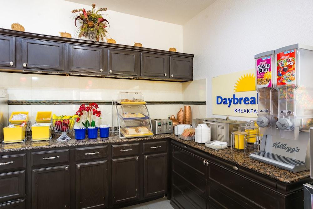 Days By Wyndham Arlington