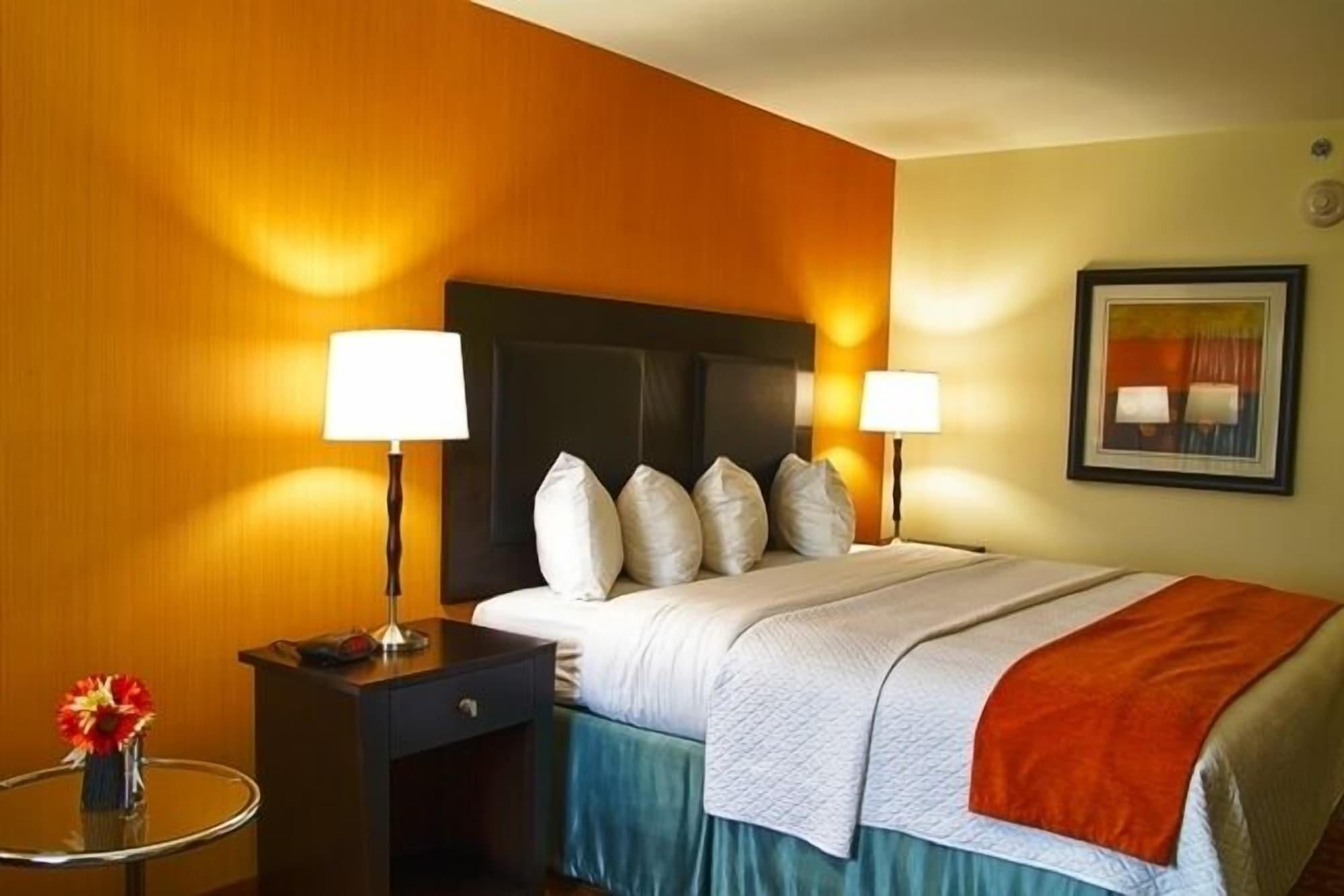 Lux & Spa, Trademark Collection By Wyndham Hotel Arlington
