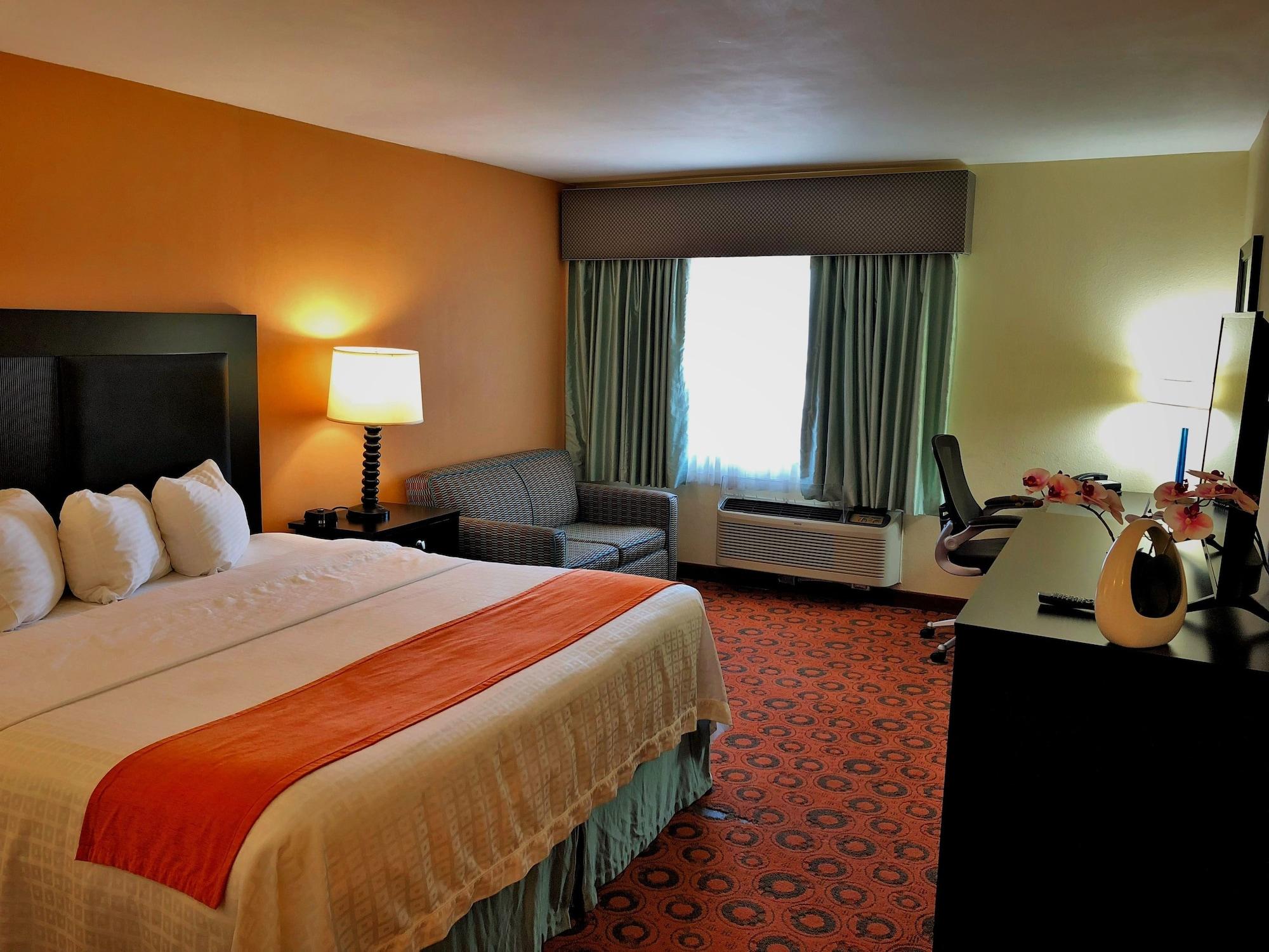 Lux & Spa, Trademark Collection By Wyndham Hotel Arlington