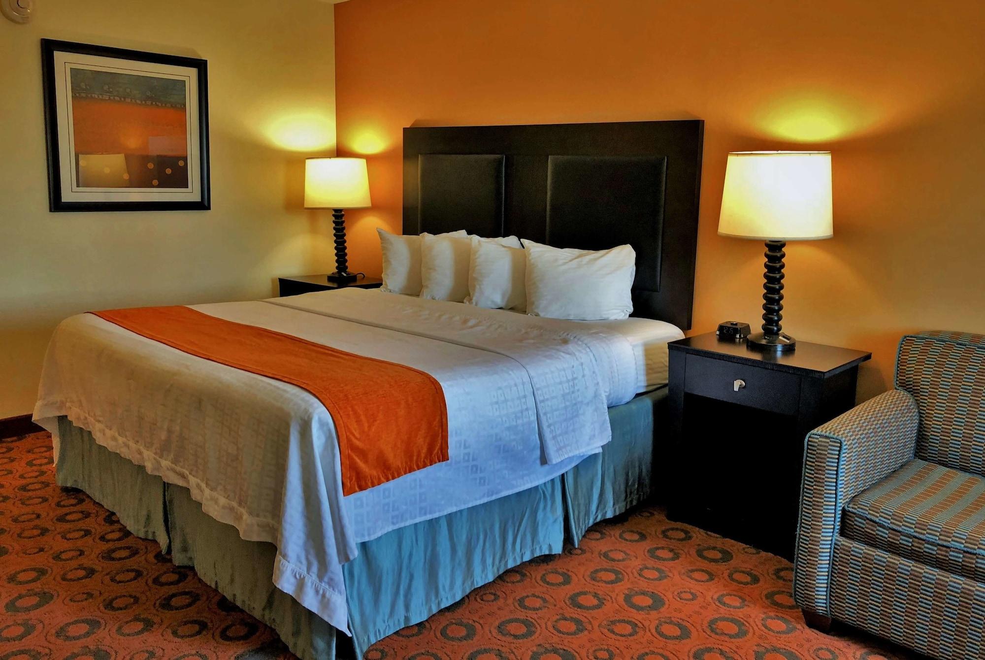 Lux & Spa, Trademark Collection By Wyndham Hotel Arlington