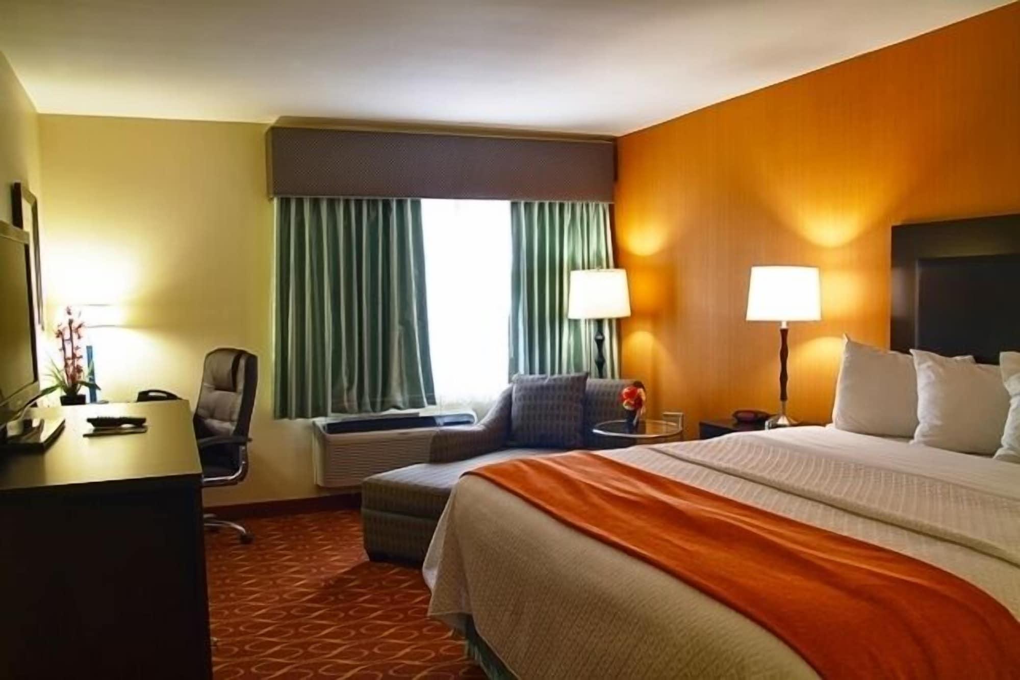 Lux & Spa, Trademark Collection By Wyndham Hotel Arlington