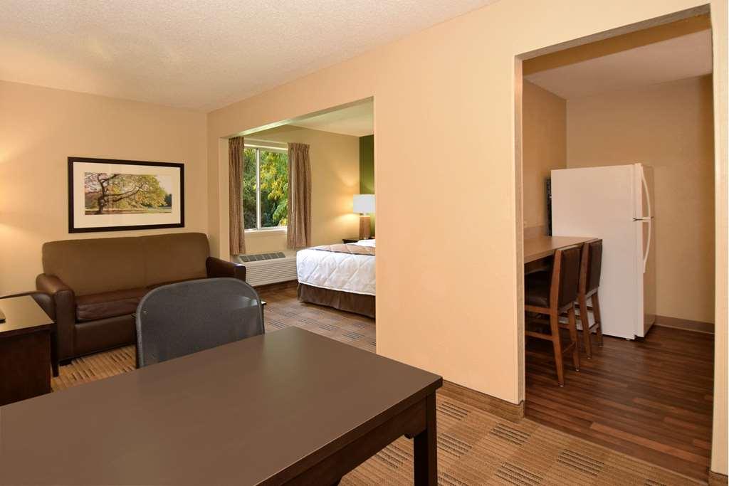 Extended America - - Six Flags Hotel 2*