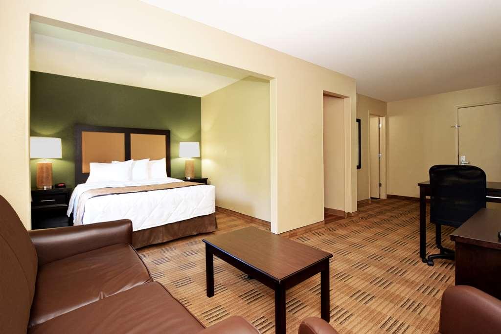 Extended America - - Six Flags Hotel 2*