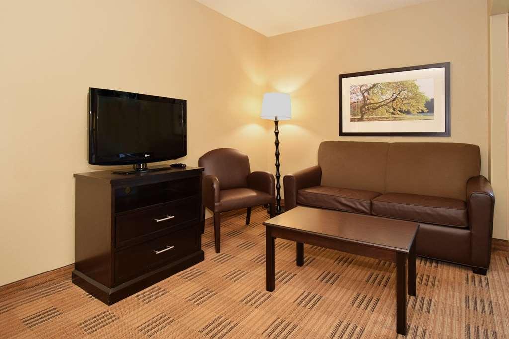 Extended America - - Six Flags Hotel Arlington