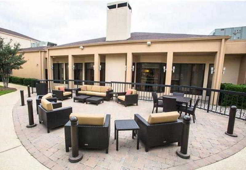 Courtyard By Marriott Dallas Entertainment District